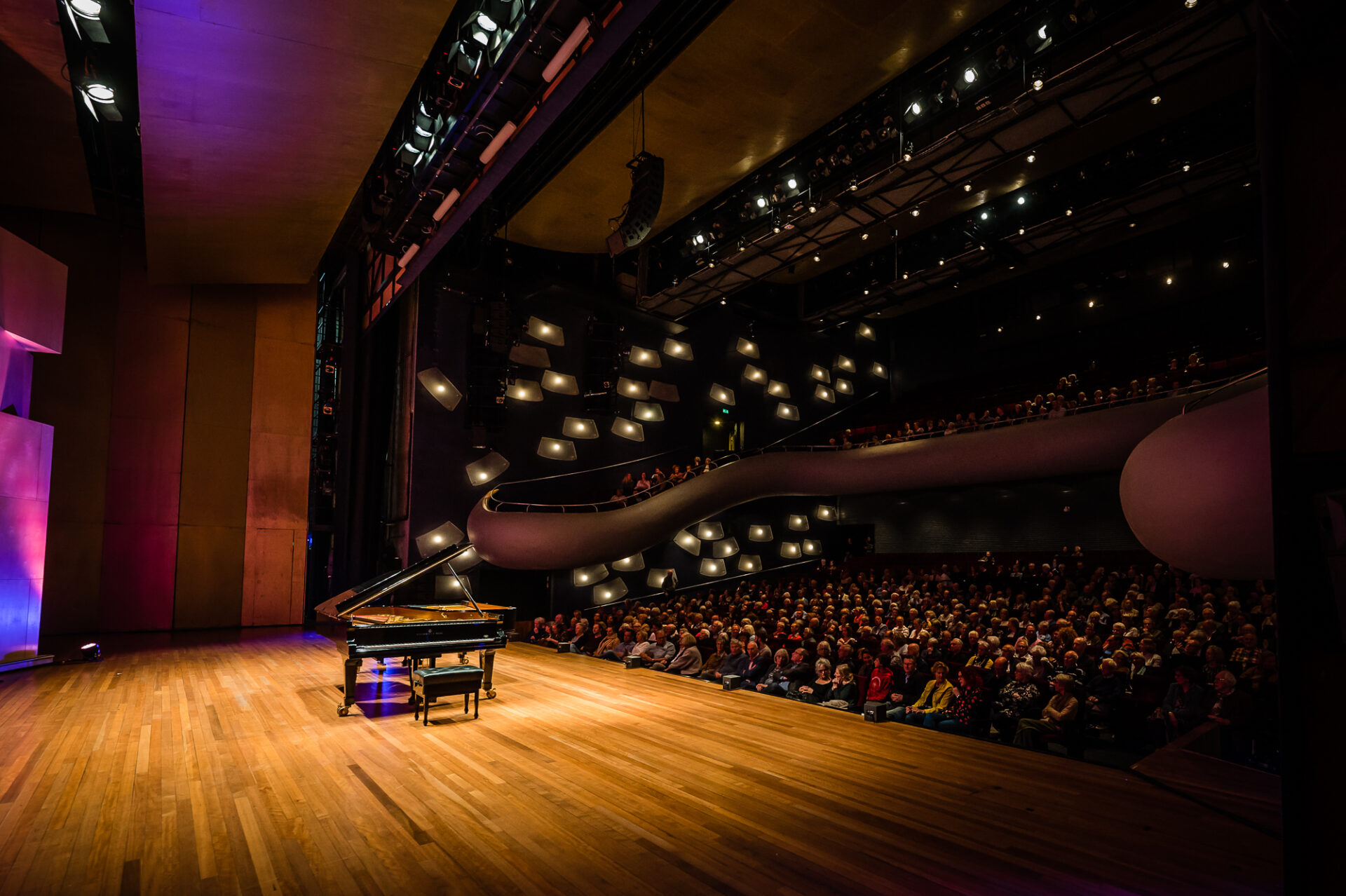 Stadsschouwburg De Harmonie binnen, Grote Zaal