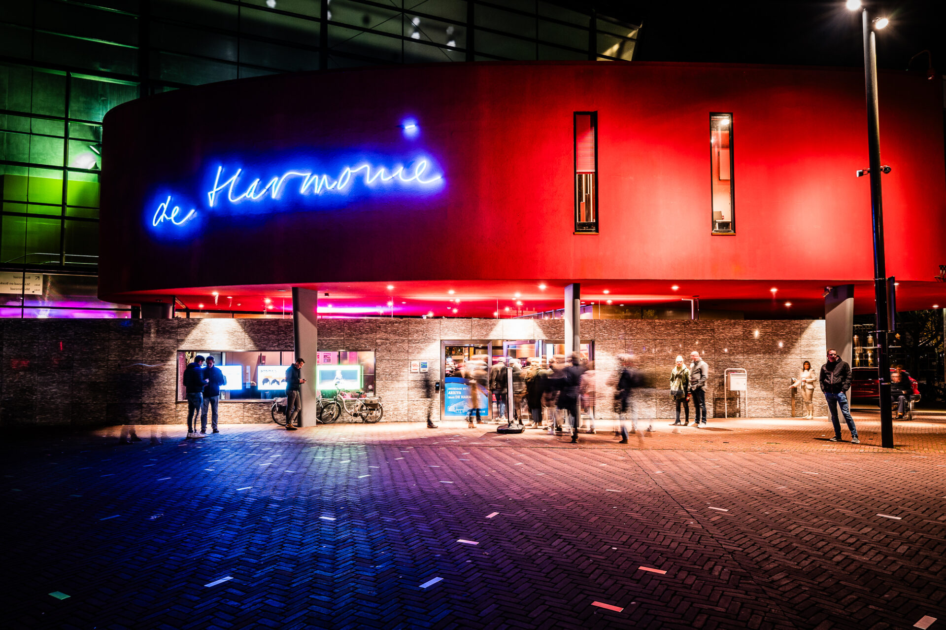 Stadsschouwburg De Harmonie buitenaanzicht Mata Hari plein