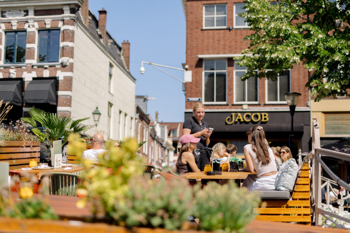 Zonnig terras van Restaurant Huize Kwast