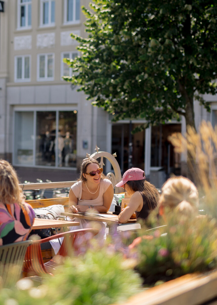 Zonnig terras van Restaurant Huize Kwast