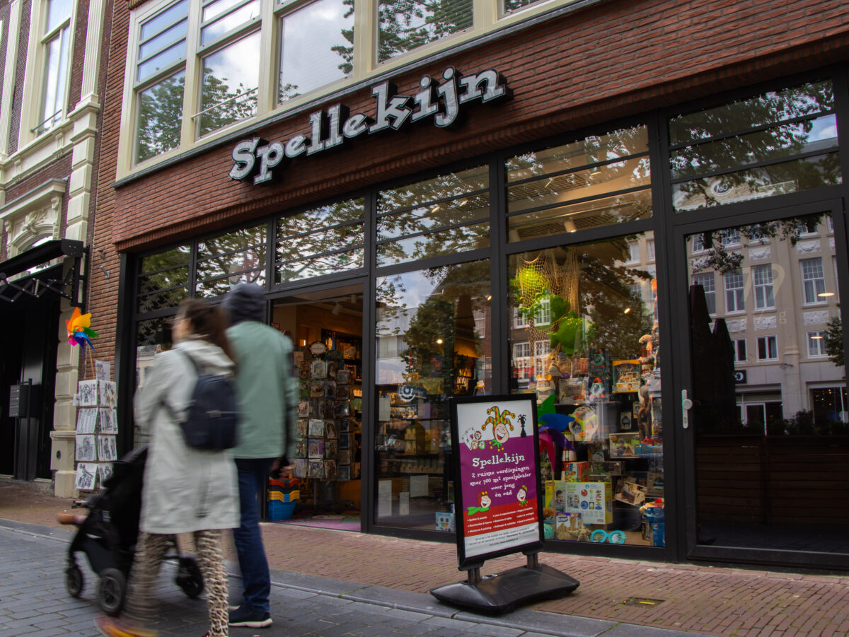 De etalage van winkelpand Spellekijn